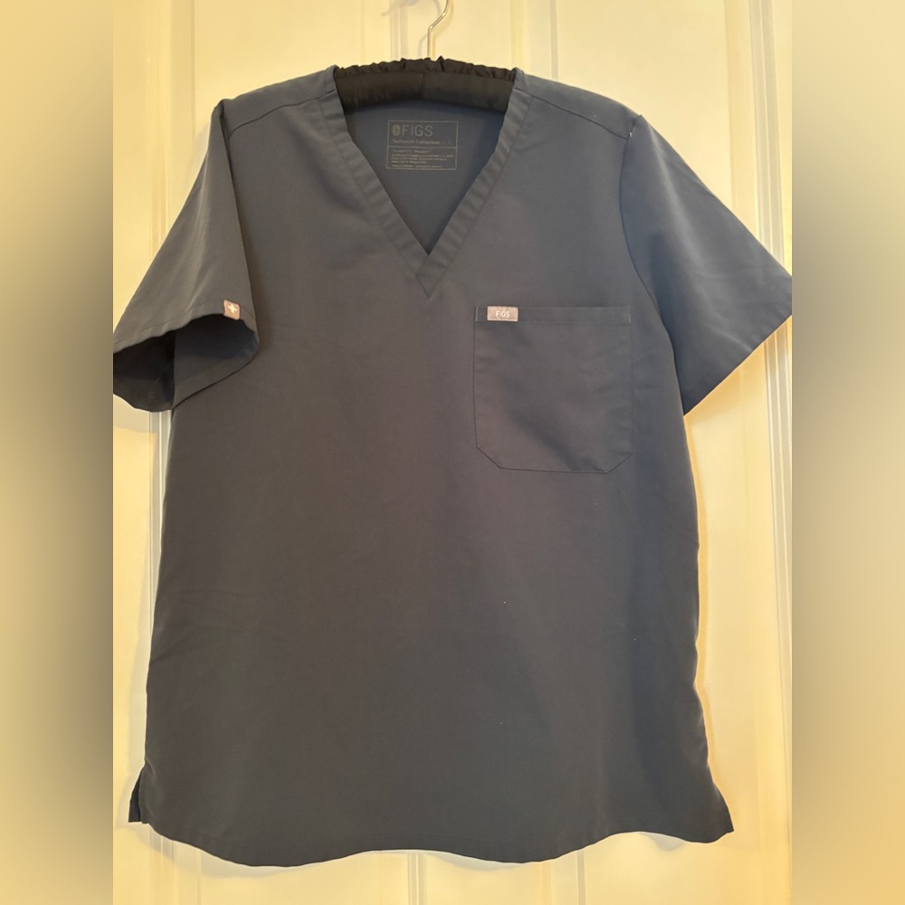FIGS Women’s Catarina One Pocket Scrub V-Neck Scrub Top Dark Harbor PO#1738 Sz L